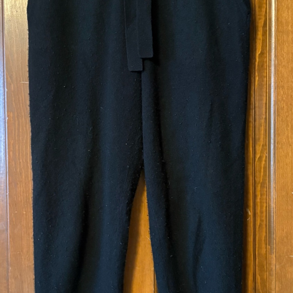 Nadaam Women's Black 100% Cashmere Joggers